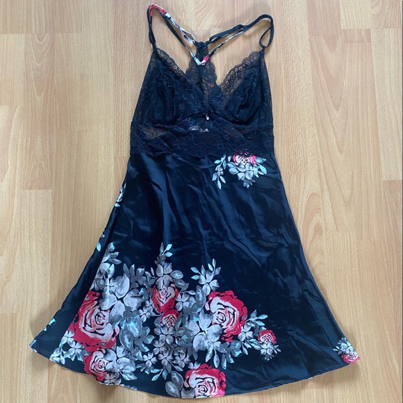 matching la vie en rose night gown and robe - Picture 2 of 4